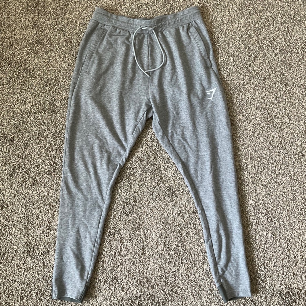 Gymshark Crest Joggers Mens Medium Gray Athletic Sweatpants Zip Pocket